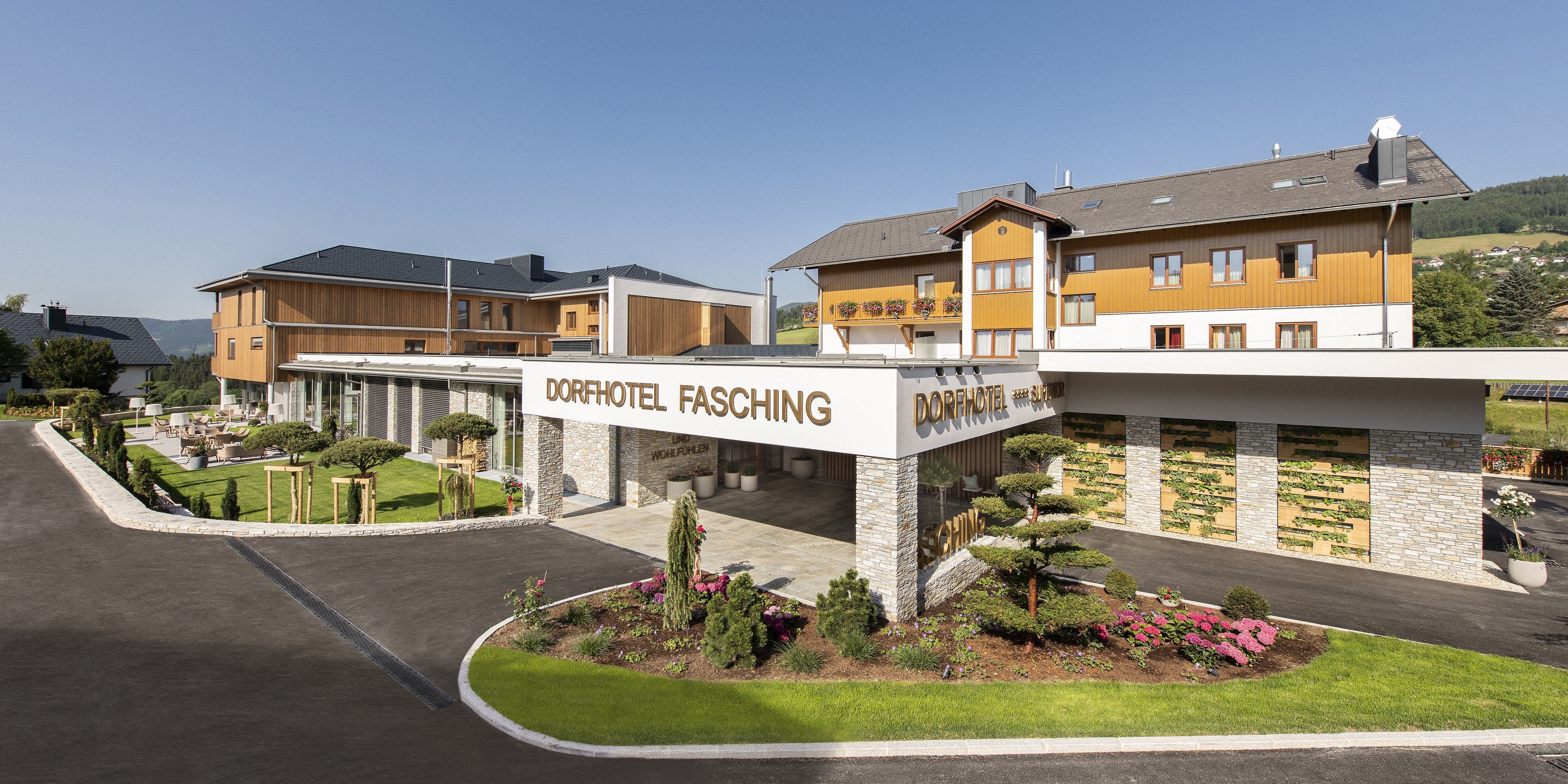 Außenansicht Dorfhotel Fasching